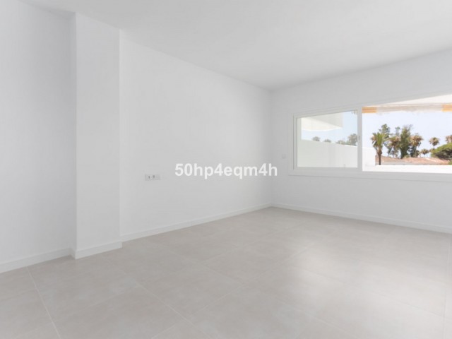 Appartement avec 4 Chambres  à Guadalmina Baja