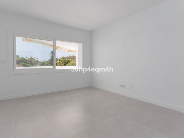 4 Bedrooms Apartment in Guadalmina Baja