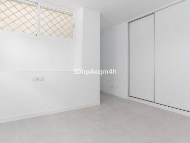 4 Bedrooms Apartment in Guadalmina Baja