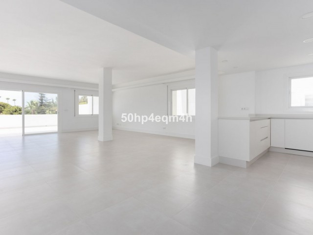 Appartement avec 4 Chambres  à Guadalmina Baja