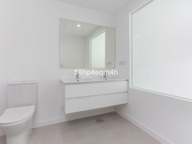 Appartement avec 4 Chambres  à Guadalmina Baja