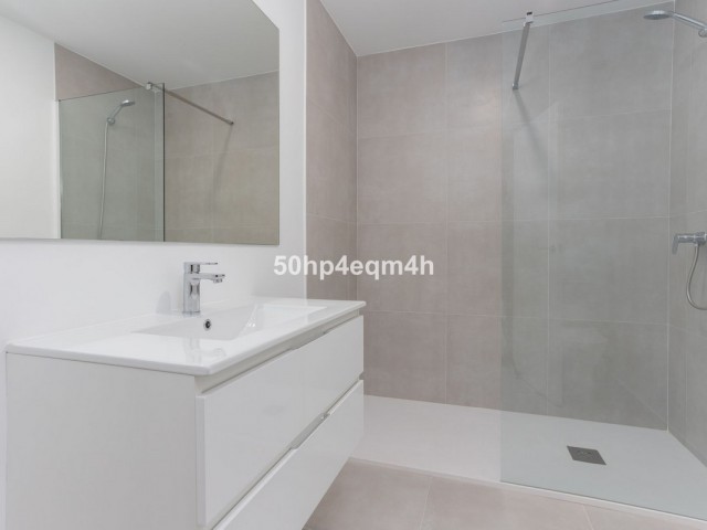 Appartement avec 4 Chambres  à Guadalmina Baja