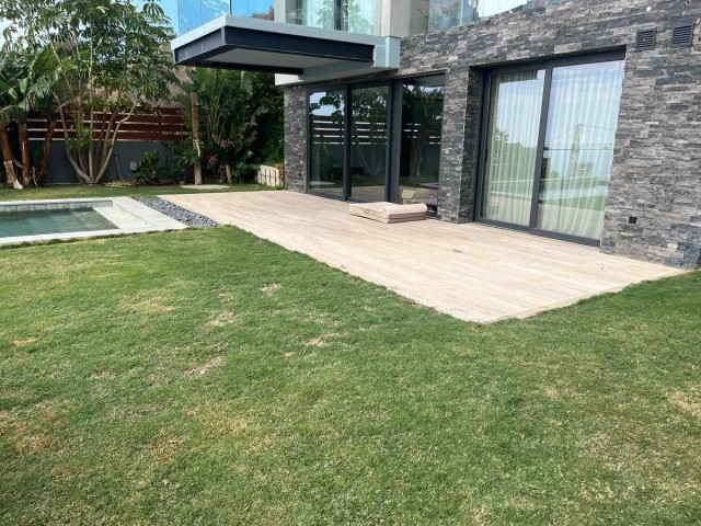 5 Bedrooms Villa in Mijas