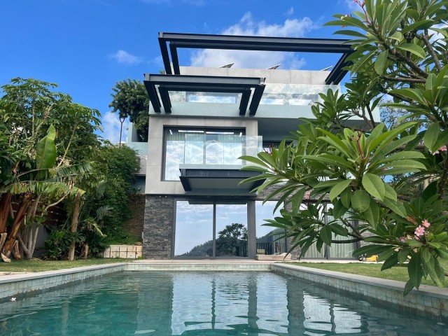 5 Bedrooms Villa in Mijas