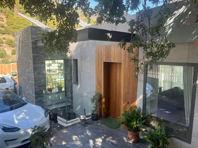 5 Bedrooms Villa in Mijas