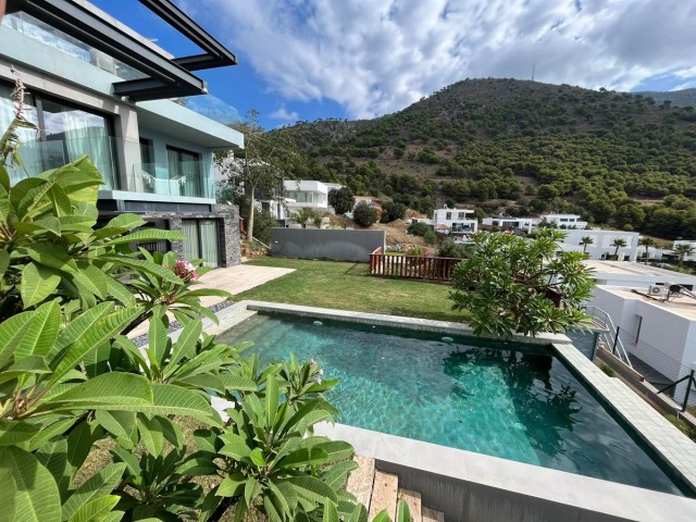 5 Bedrooms Villa in Mijas