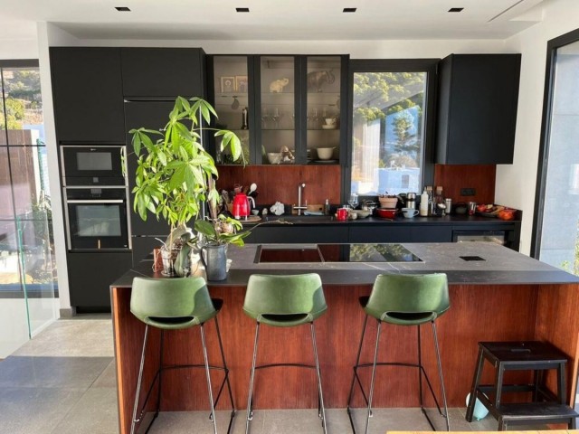 5 Bedrooms Villa in Mijas