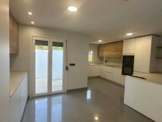 Villa, Sotogrande Costa, R5190904