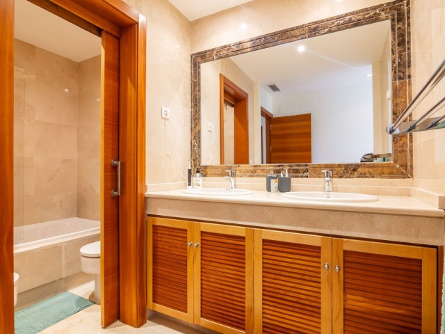 3 Bedrooms Townhouse in Estepona