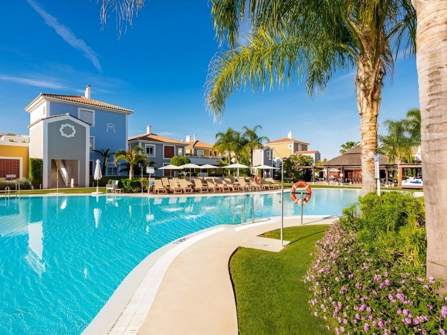 Apartment, El Paraiso, R5192116