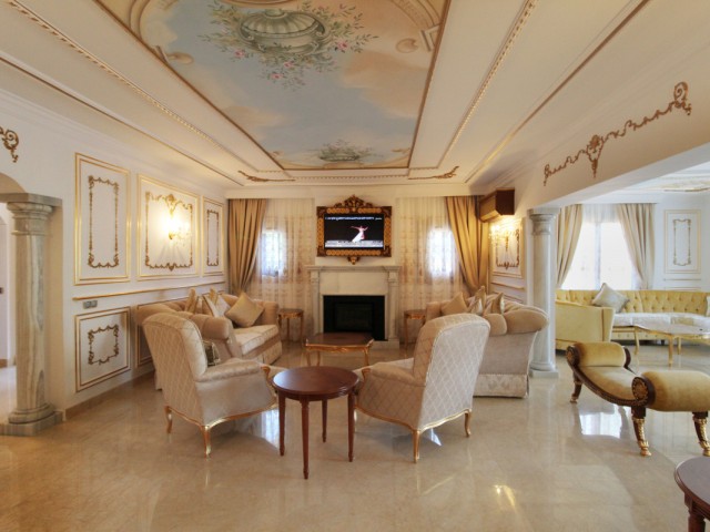 8 Schlafzimmer Villa in Guadalmina Baja