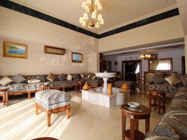 8 Schlafzimmer Villa in Guadalmina Baja