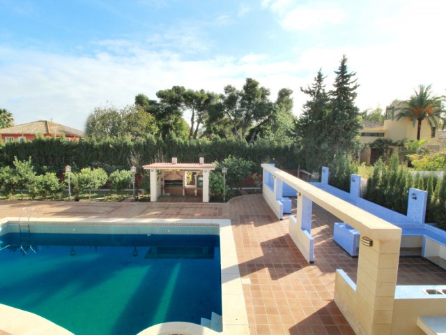 8 Schlafzimmer Villa in Guadalmina Baja