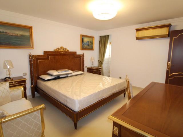 8 Schlafzimmer Villa in Guadalmina Baja