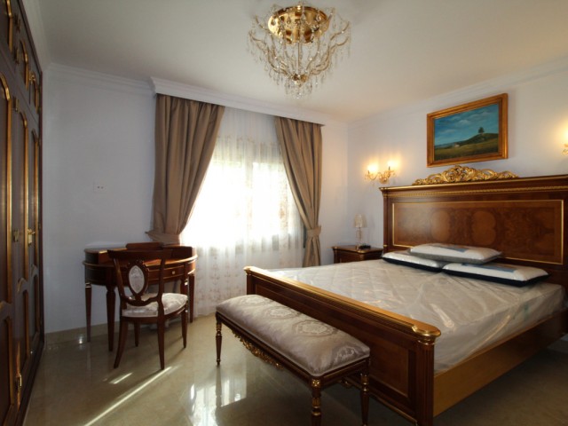 8 Schlafzimmer Villa in Guadalmina Baja