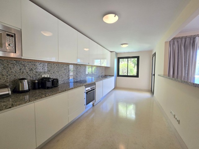 2 Bedrooms Apartment in Benahavís