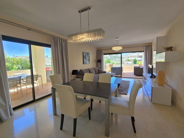 2 Bedrooms Apartment in Benahavís