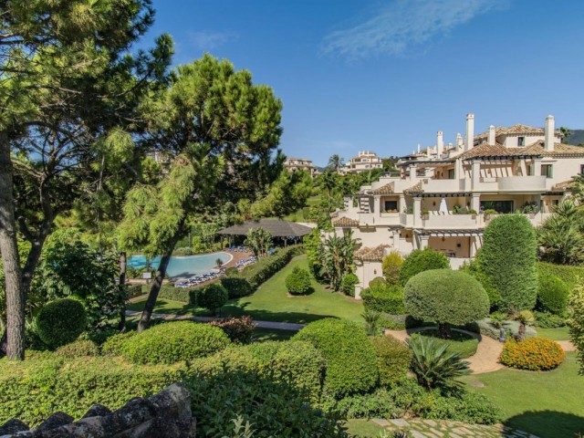 2 Bedrooms Apartment in Benahavís