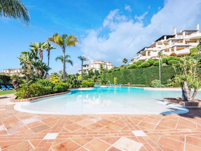 2 Bedrooms Apartment in Benahavís