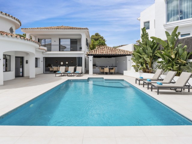 5 Bedrooms Villa in Benahavís