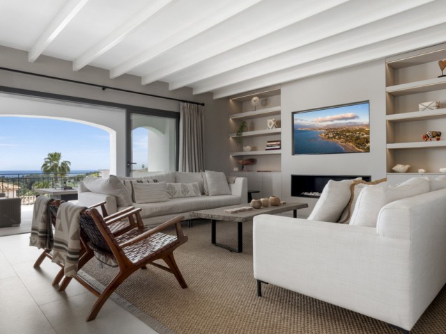 5 Bedrooms Villa in Benahavís