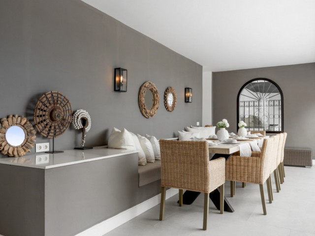 5 Bedrooms Villa in Benahavís