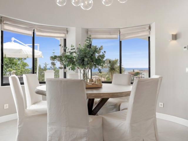 5 Bedrooms Villa in Benahavís