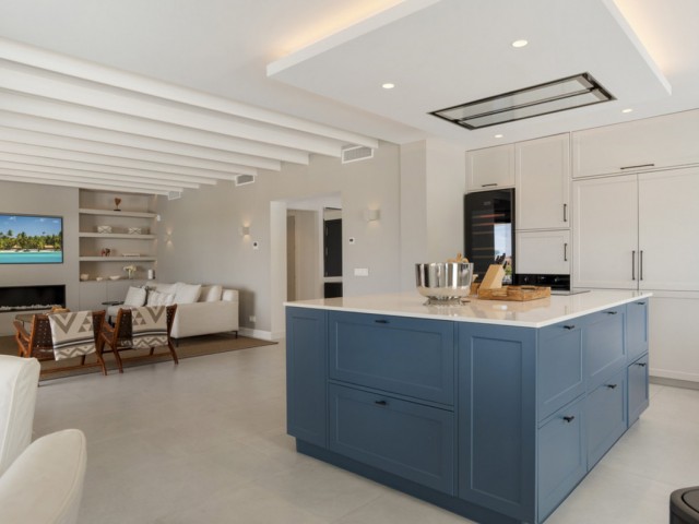 5 Bedrooms Villa in Benahavís