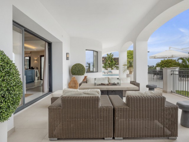 5 Bedrooms Villa in Benahavís