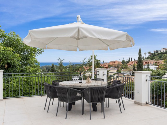 5 Bedrooms Villa in Benahavís