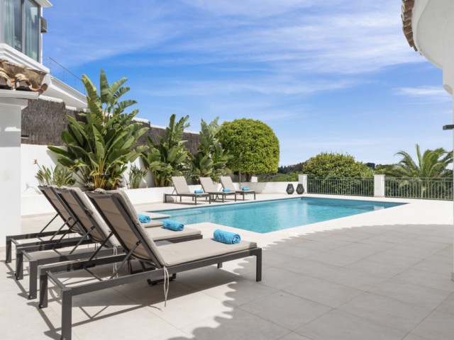 5 Bedrooms Villa in Benahavís