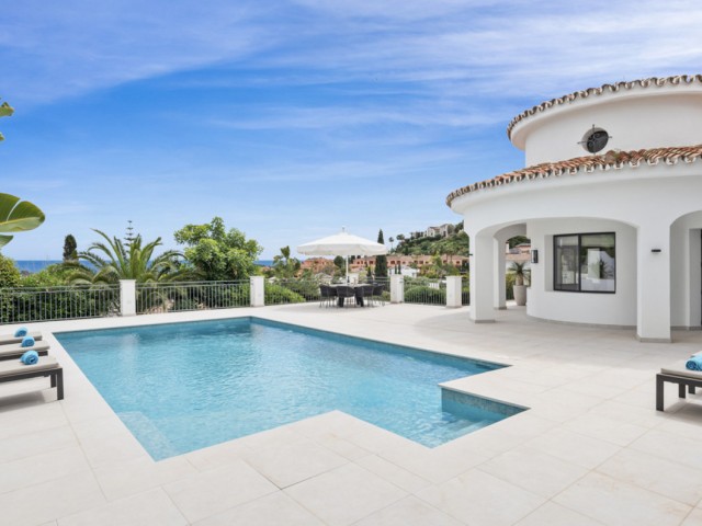 5 Bedrooms Villa in Benahavís