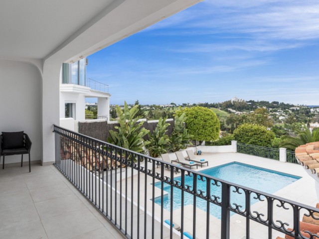 5 Bedrooms Villa in Benahavís