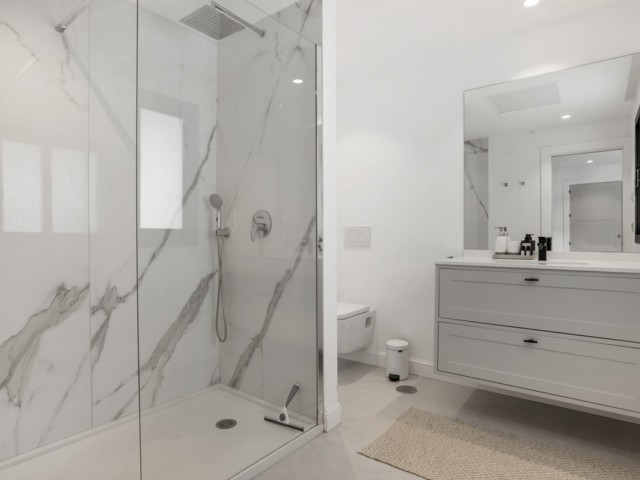 5 Bedrooms Villa in Benahavís