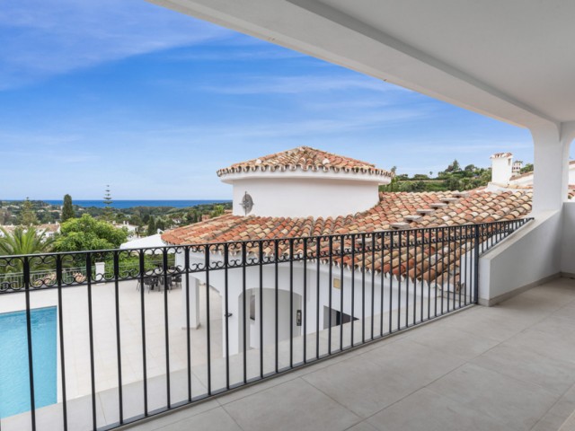 5 Bedrooms Villa in Benahavís