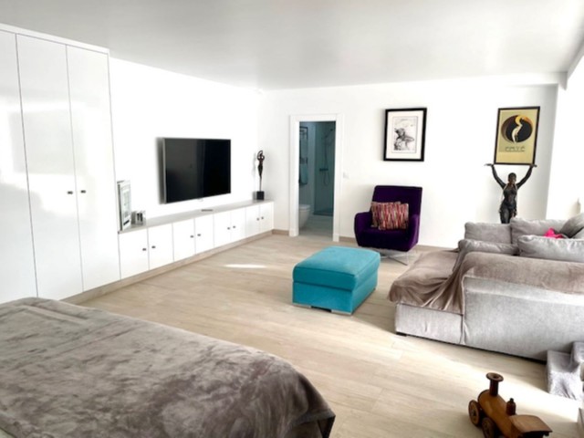 Villa con 5 Dormitorios  en Estepona