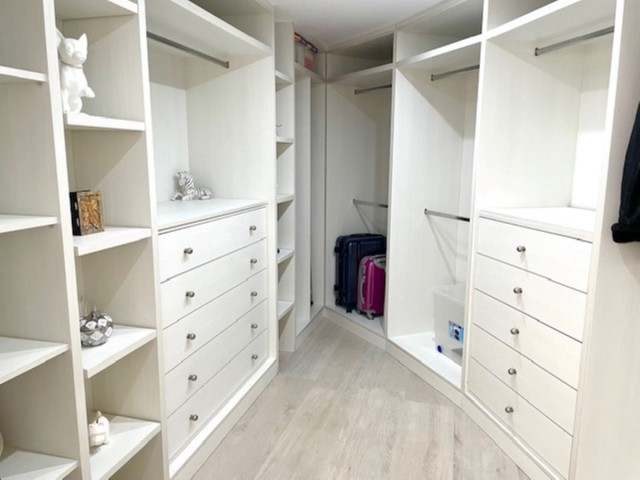 Villa con 5 Dormitorios  en Estepona