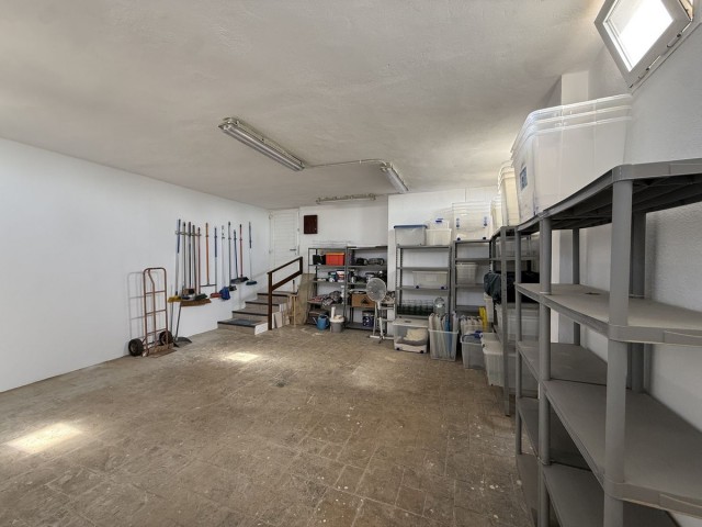 Villa con 5 Dormitorios  en Estepona