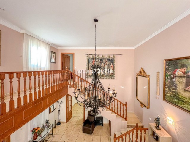 5 Soveroms Villa i Estepona