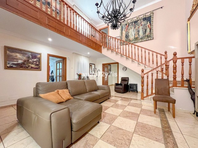 5 Soveroms Villa i Estepona