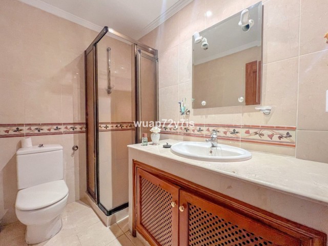 5 Soveroms Villa i Estepona