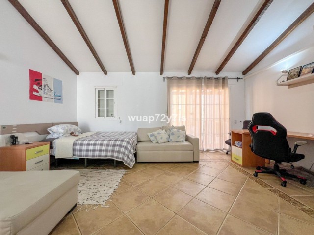 5 Soveroms Villa i Estepona