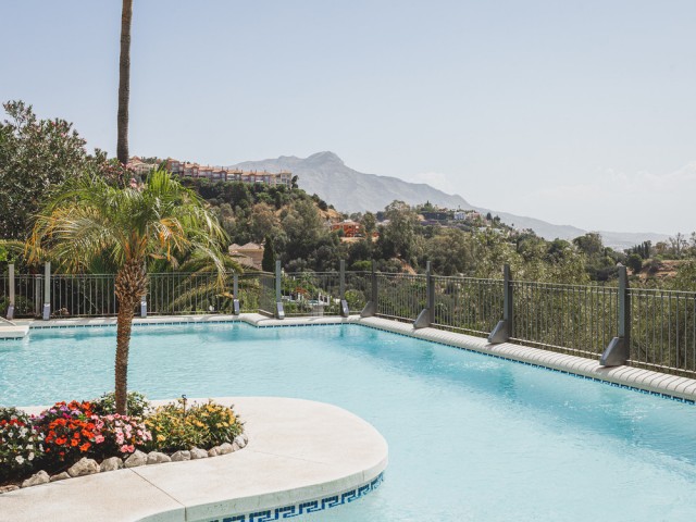 2 Bedrooms Apartment in Benahavís