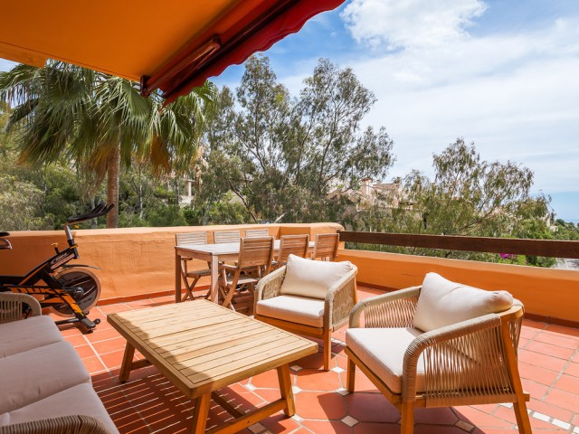 2 Bedrooms Apartment in Benahavís