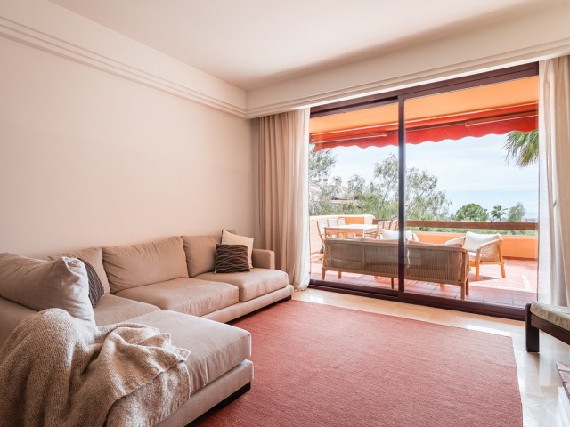 2 Bedrooms Apartment in Benahavís