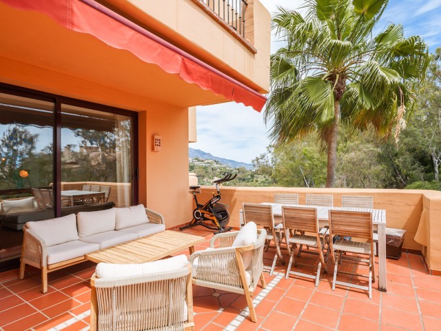 2 Bedrooms Apartment in Benahavís