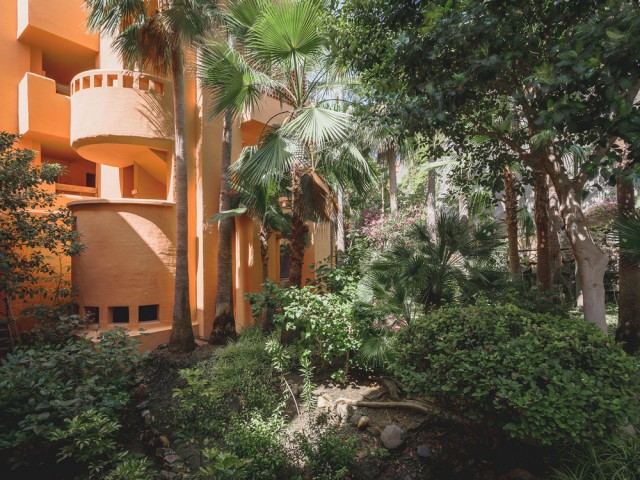 2 Bedrooms Apartment in Benahavís