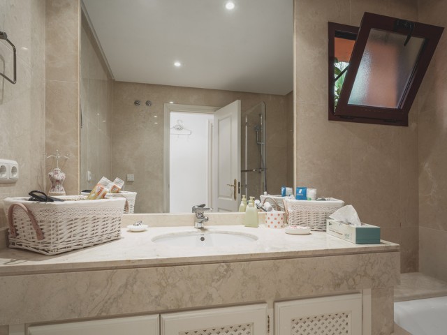 2 Bedrooms Apartment in Benahavís