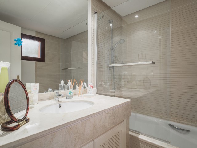 2 Bedrooms Apartment in Benahavís