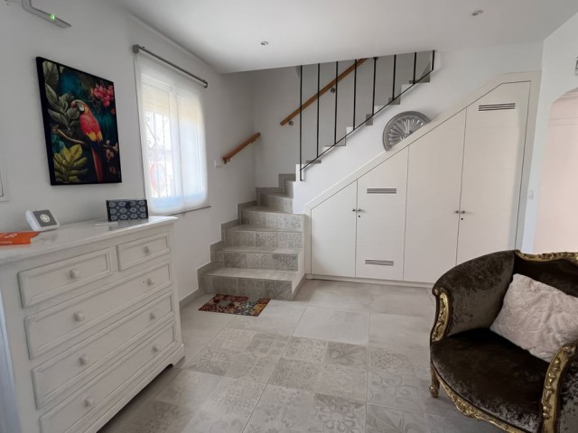 Maison mitoyenne avec 4 Chambres  à Alhaurín el Grande